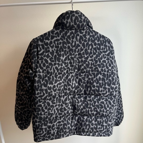 Levi’s cheetah print puffer,bomber jacket. Super warm. - Picture 4 of 4